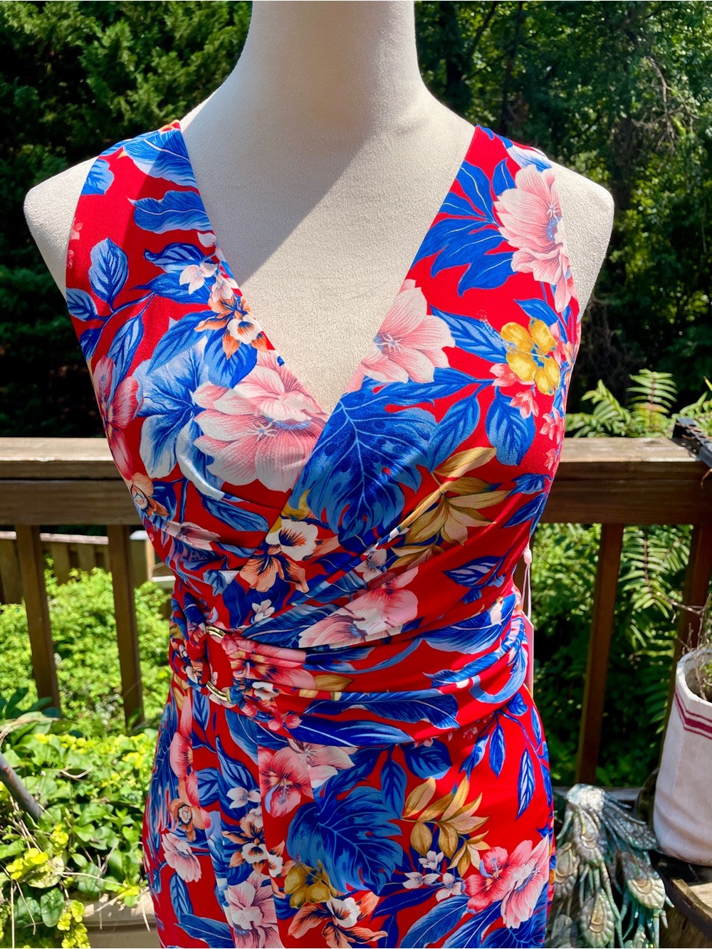 Siena Womens Red Tropical Floral Side Ruched Sleeveless Midi Dress. Size 10 - Picture 4 of 9